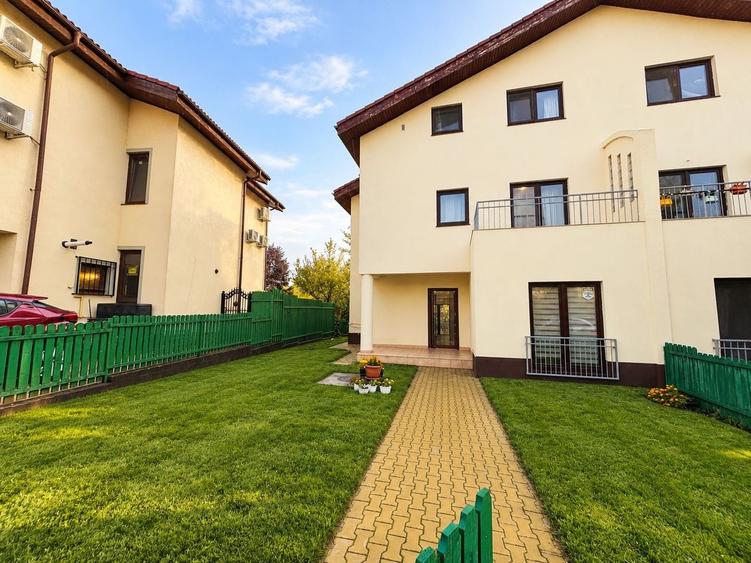 Duplex cu 5 camere cu Canalizare în Iancu Nicolae