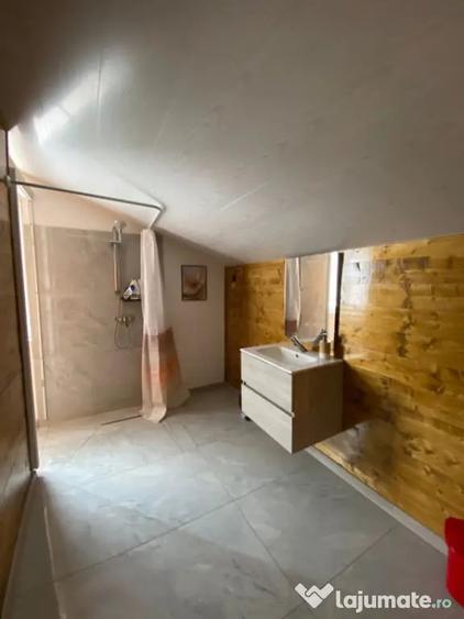 Apartament cu 4 camere decomandat în Central