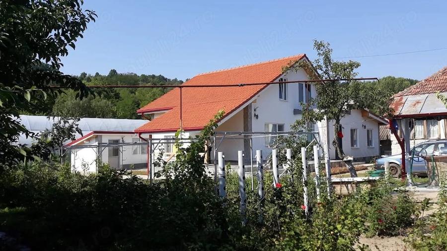 Casă cu 4 camere cu Teren 13100 Mp în Fărcaș