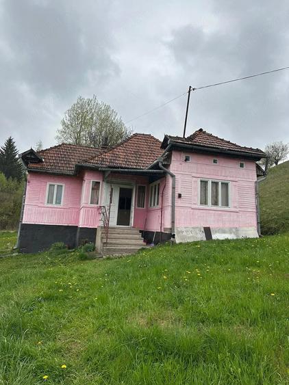 Casă cu 3 camere cu Teren 40 Mp în Subcetate