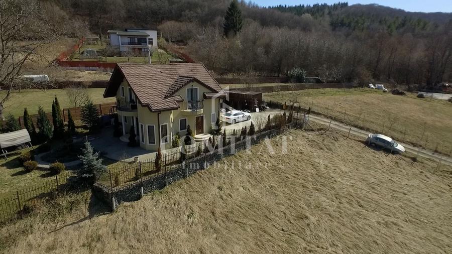 Casă individuală cu 4 camere cu Canalizare în Făget