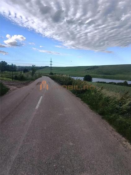 Teren de 3600 mp, în Valea Lungă