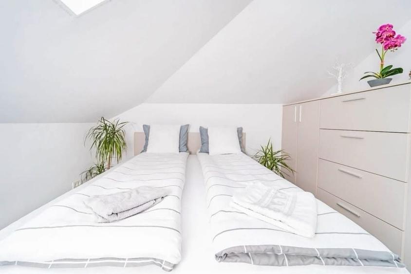 Apartament cu 2 camere decomandat în Giroc