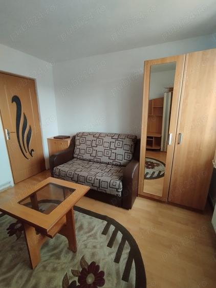 Apartament cu 3 camere decomandat în Vălenii de Munte
