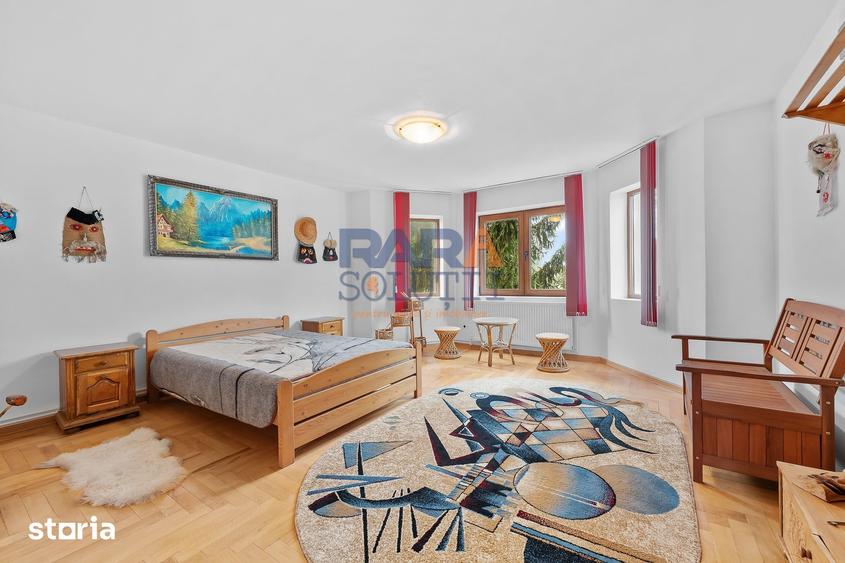 Casă cu 8 camere cu Teren 2075 Mp în Central