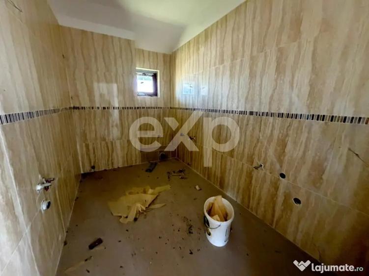 Casă cu 7 camere cu Teren 1000 Mp în Butimanu