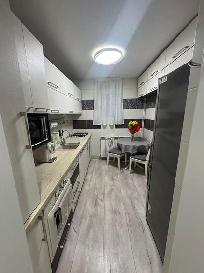 Inchiriez in regim hotelier apartament 3 camere zona Tomis II - 2