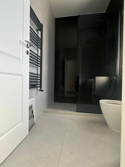 Casă individuală cu 5 camere cu Canalizare în Central