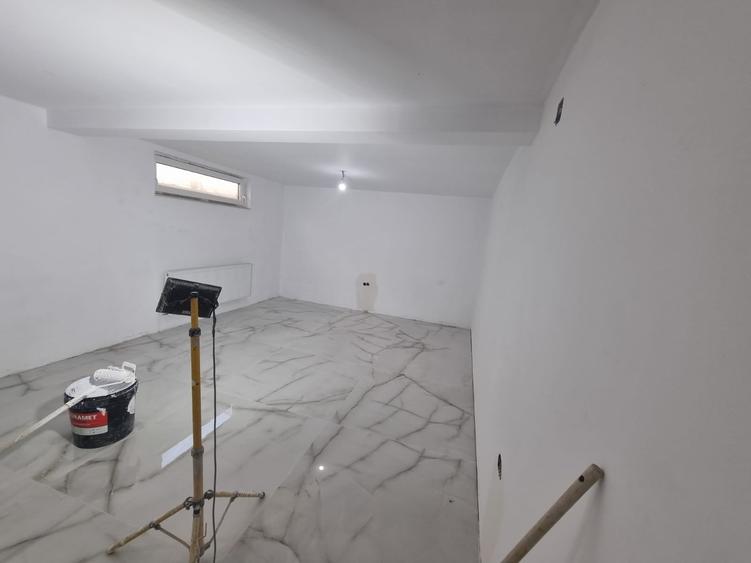 Casă individuală cu 6 camere cu Teren 350 Mp în Cetate