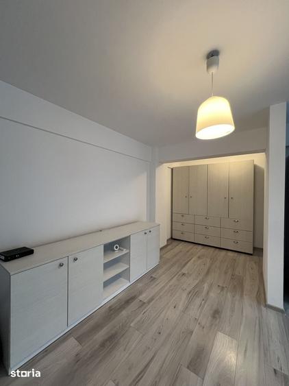 Apartament cu 3 camere decomandat în Exterior Vest