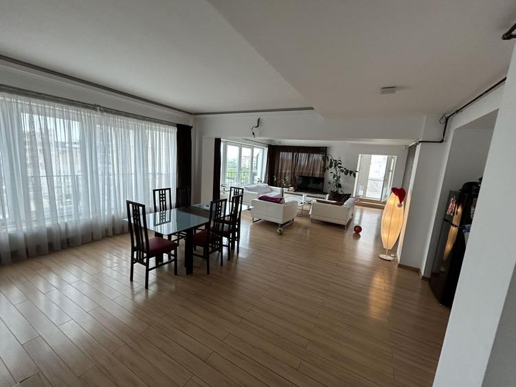 Apartament cu 3 camere decomandat, mobilat în Tomis Nord
