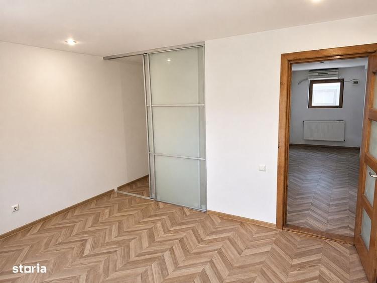 Casă cu 4 camere în Central
