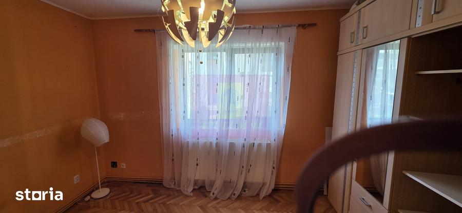 Apartament cu 2 camere decomandat în Poiana