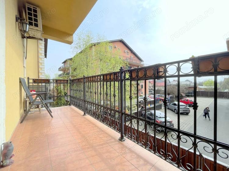 Apartament cu 3 camere semidecomandat în Mircea cel Bătrân