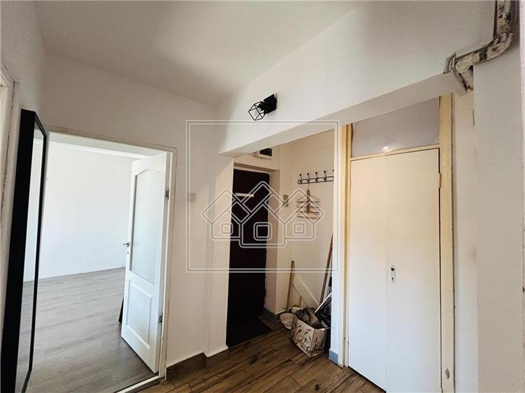 Apartament cu 2 camere decomandat în Ștrand