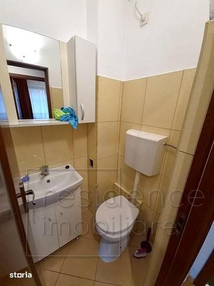 Apartament cu 3 camere semidecomandat în Europa