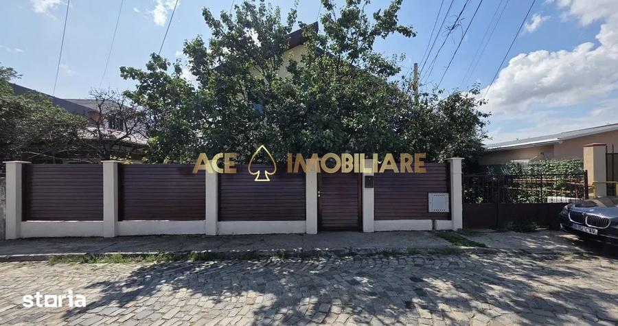 Casă cu 6 camere cu Teren 200 Mp în Central