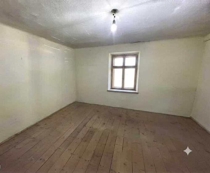 Casă cu 4 camere în Slimnic