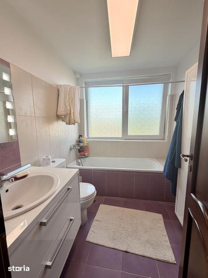 Apartament cu 4 camere semidecomandat în Ghiroda
