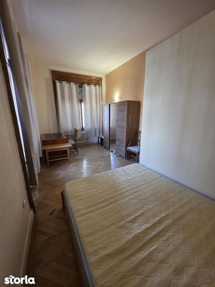 Apartament cu 2 camere decomandat în P-ța Victoriei