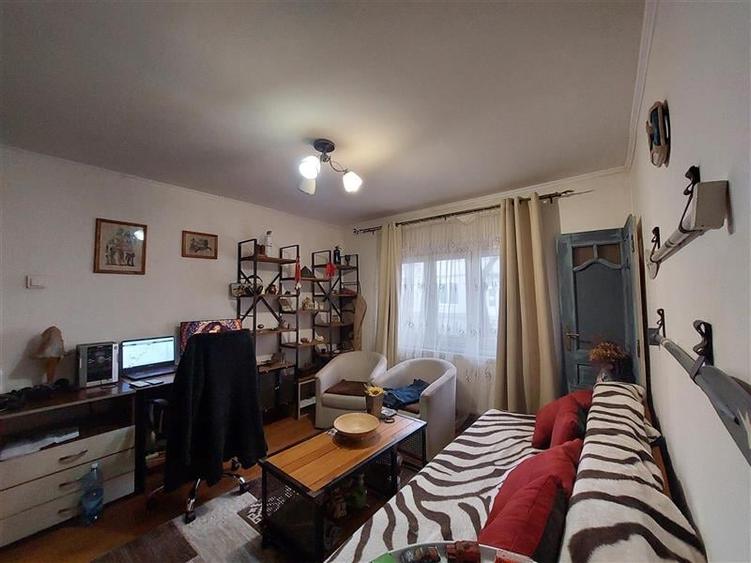 Apartament cu 2 camere semidecomandat, mobilat în Micălaca