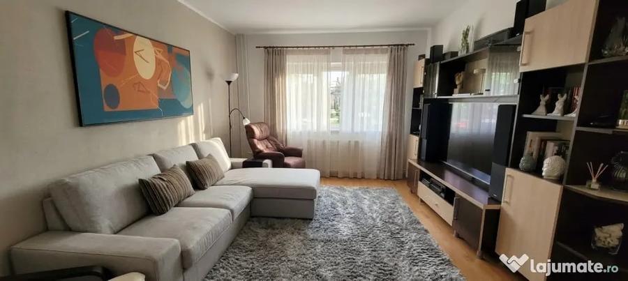 Apartament cu 3 camere decomandat, mobilat în Central
