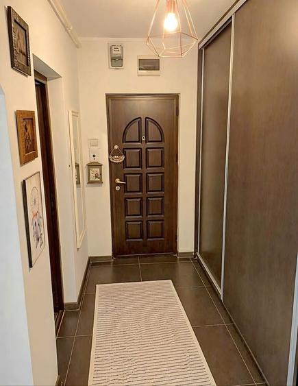 Apartament cu 3 camere semidecomandat, mobilat în Gara