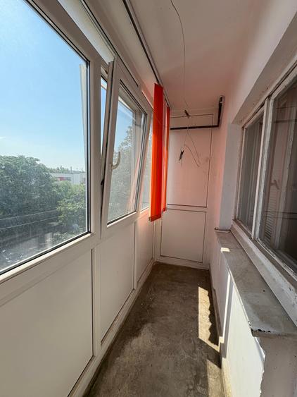Apartament cu 3 camere decomandat în Titan