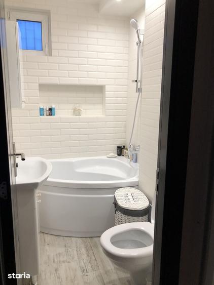Apartament cu 3 camere în Traian