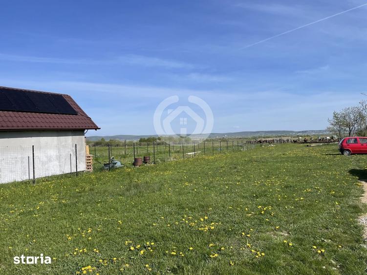 Teren de 2100 mp, în Poplaca