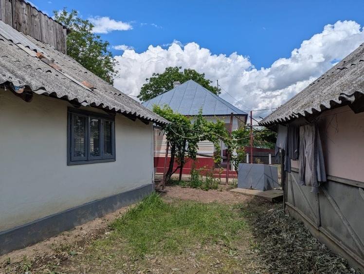Casă cu 3 camere în Păunești