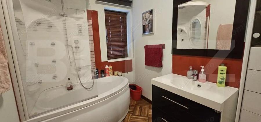 Apartament cu 3 camere decomandat, mobilat în Central