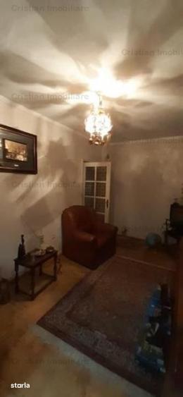 Casă cu 7 camere cu Teren 169 Mp în Central
