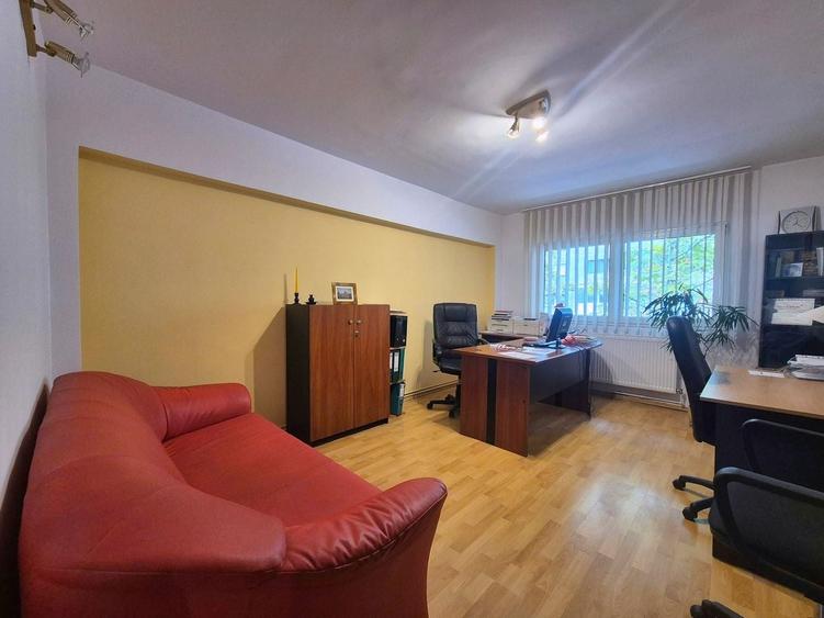 Birou, de 25 mp, în Central
