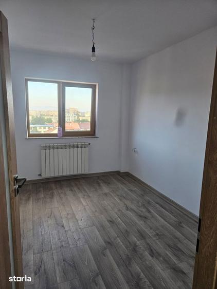 Apartament cu 3 camere decomandat în Astra