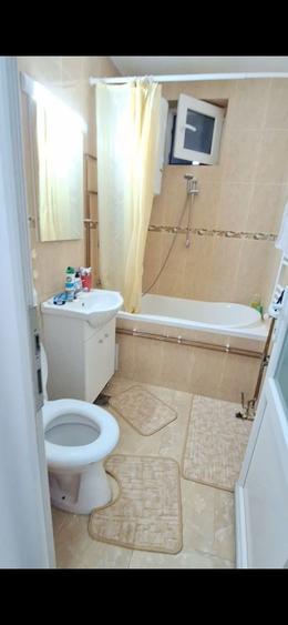 Apartament cu 3 camere semidecomandat în Popești