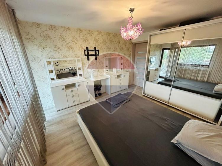 Casă individuală cu 5 camere cu Teren 390 Mp în Bariera Vâlcii