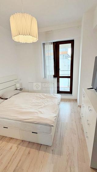Apartament cu 3 camere semidecomandat, mobilat în Central