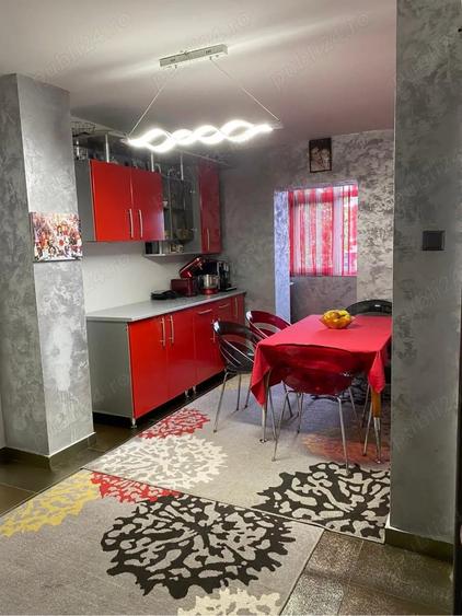 Apartament cu 3 camere semidecomandat în Central