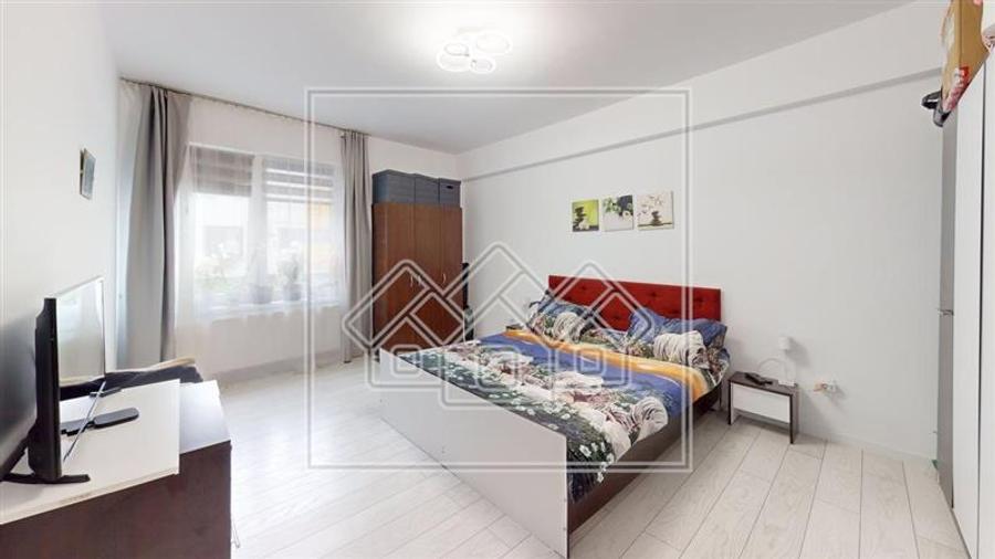 Apartament cu 3 camere decomandat în Turnișor