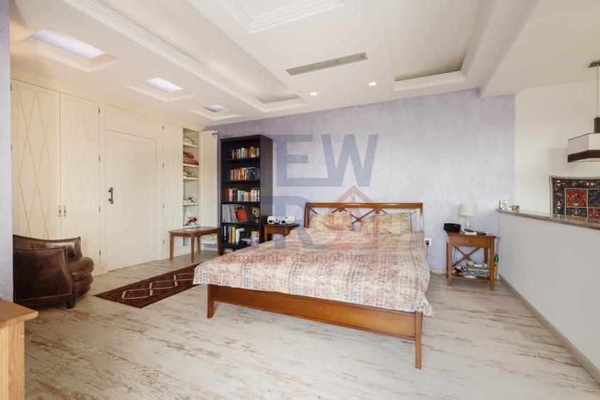 Casă individuală cu 6 camere cu Piscina în Est