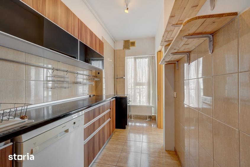 Apartament cu 4 camere decomandat în Titan