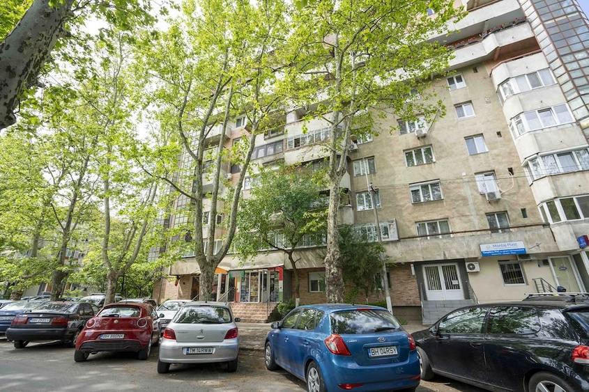 Apartament cu 4 camere decomandat în Decebal
