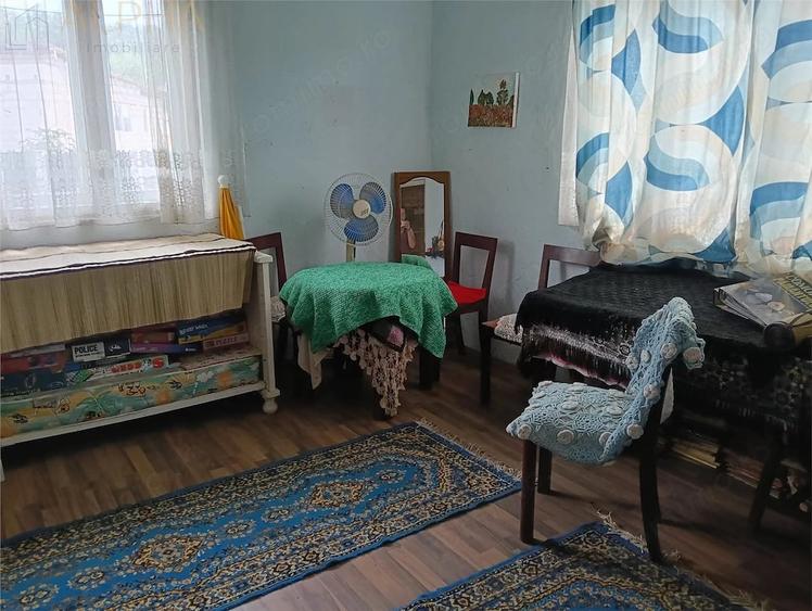 Casă cu 5 camere cu Teren 2320 Mp în Herina