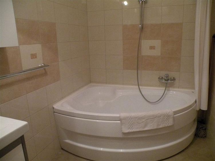 Apartament cu 2 camere decomandat în Calea Victoriei