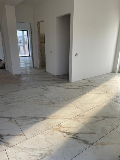 Casă individuală cu 9 camere cu Canalizare în Sânpetru