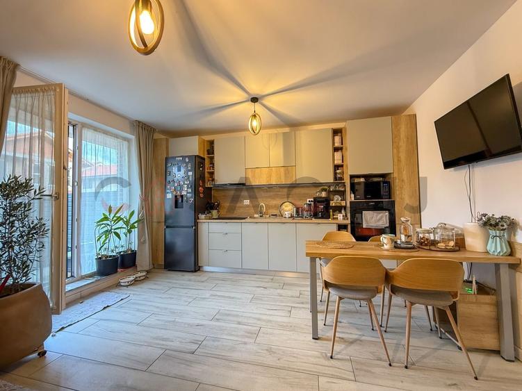 Apartament cu 2 camere semidecomandat, mobilat în Chinteni