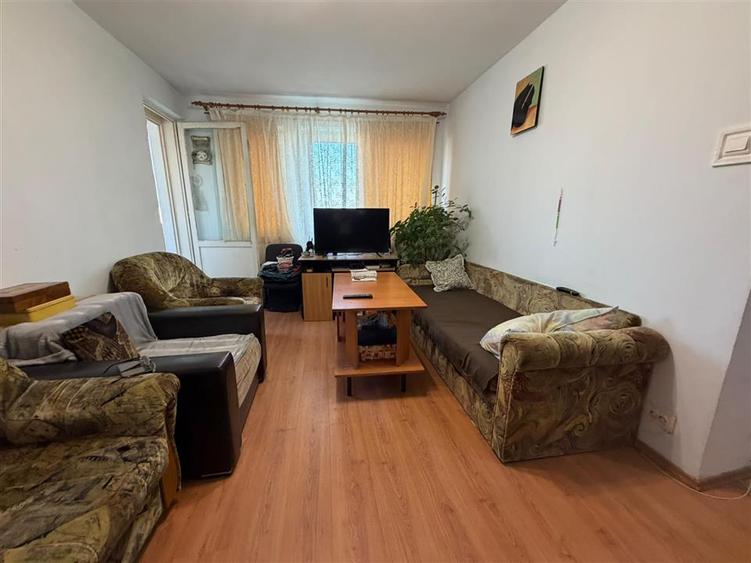 Apartament cu 2 camere semidecomandat în Apusului