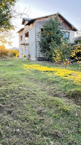 Casă cu 5 camere cu Teren 954 Mp în Central