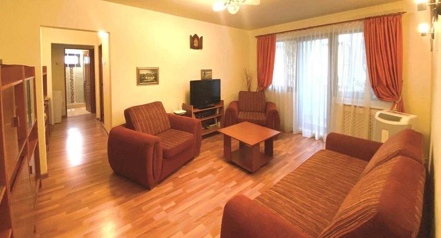 Apartament cu 3 camere semidecomandat în Alexandru cel Bun
